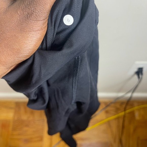 Lululemon black zip pockets leggings size 6 - Picture 5 of 5